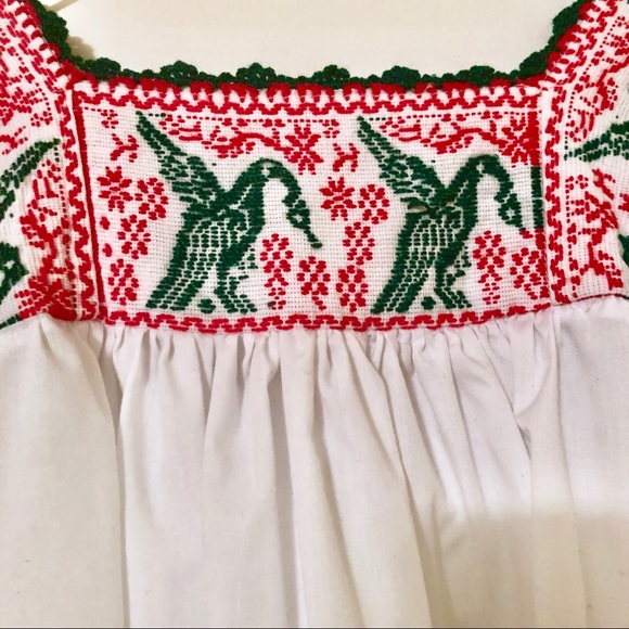 🌺 Mexican Embroidered Top 🌺 - Picture 2 of 5